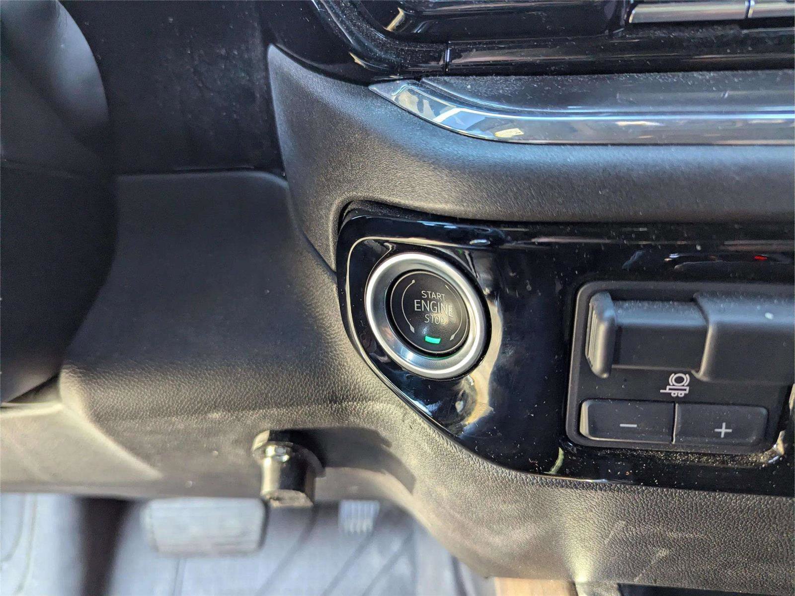 Used 2025 Chevrolet Silverado 1500 High Country AWD/4WD image 29