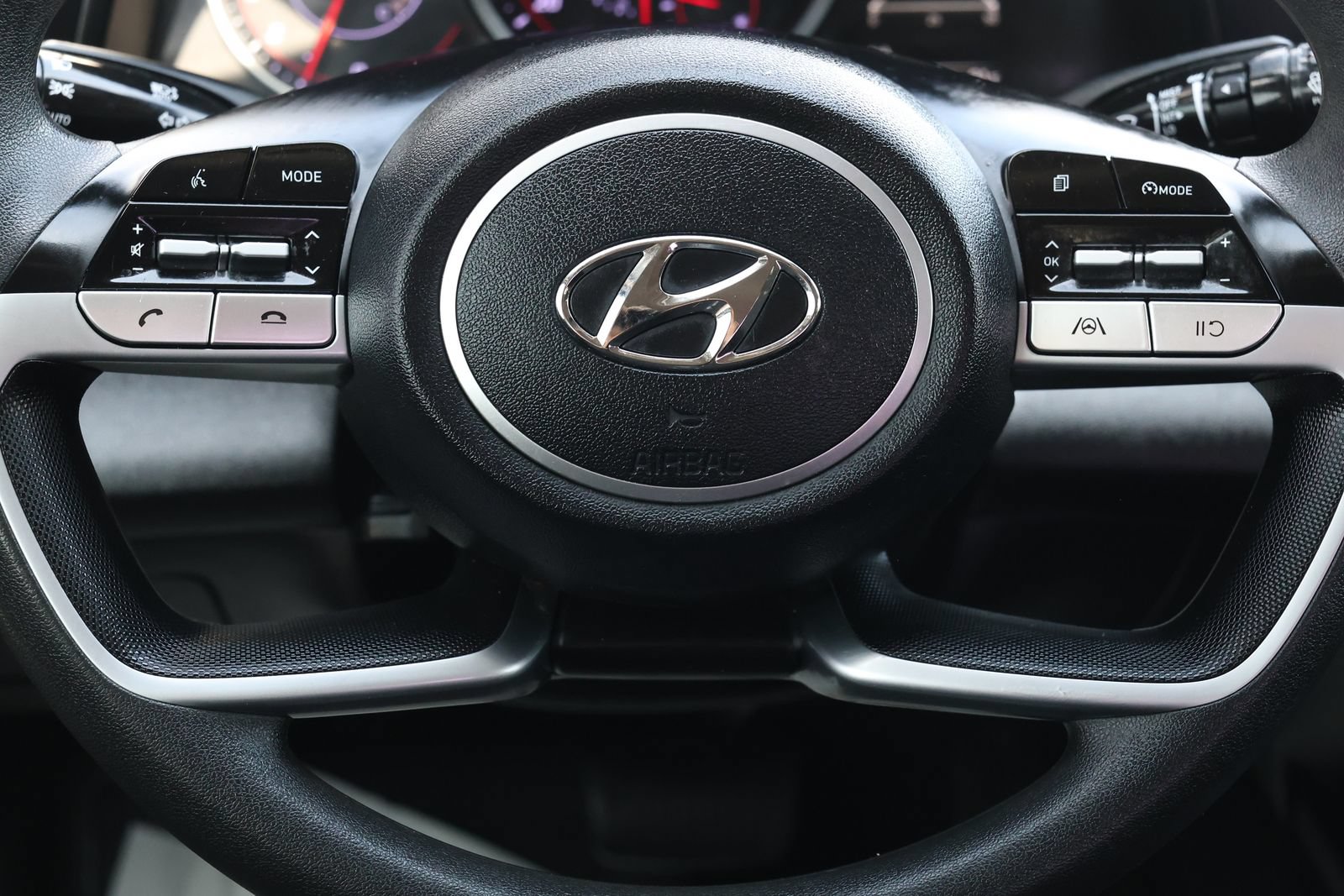 Used 2023 Hyundai Elantra SEL w/ Cargo Package FWD image 17