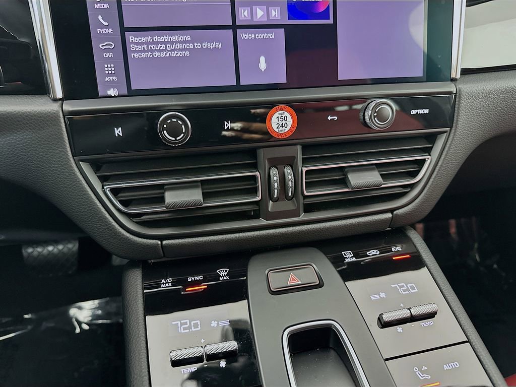 Certified 2026 Porsche Macan AWD/4WD image 18