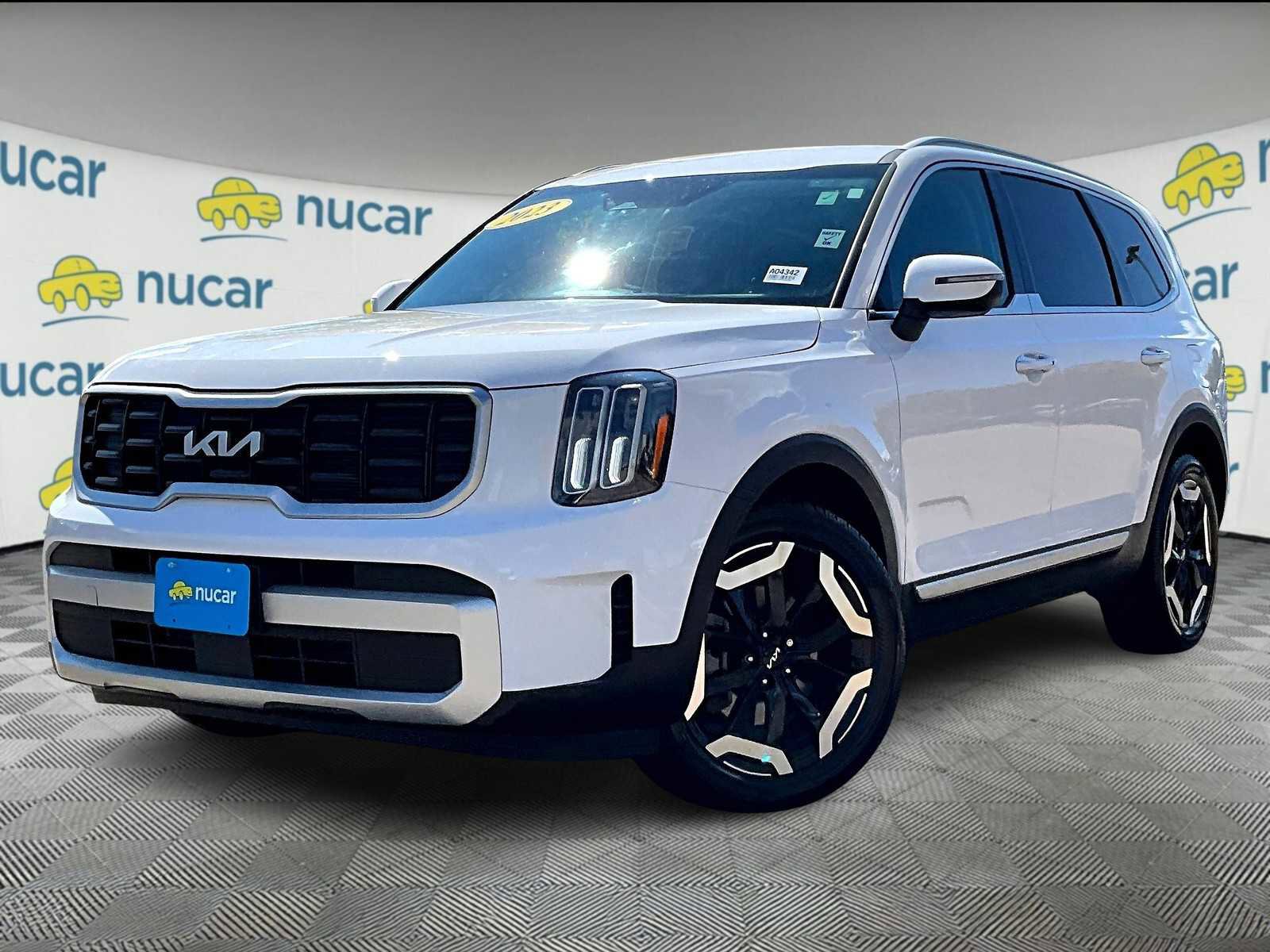 Used 2023 Kia Telluride S image 3