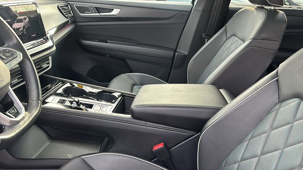 Used 2025 Volkswagen Atlas Cross Sport SEL Premium R-Line image 24