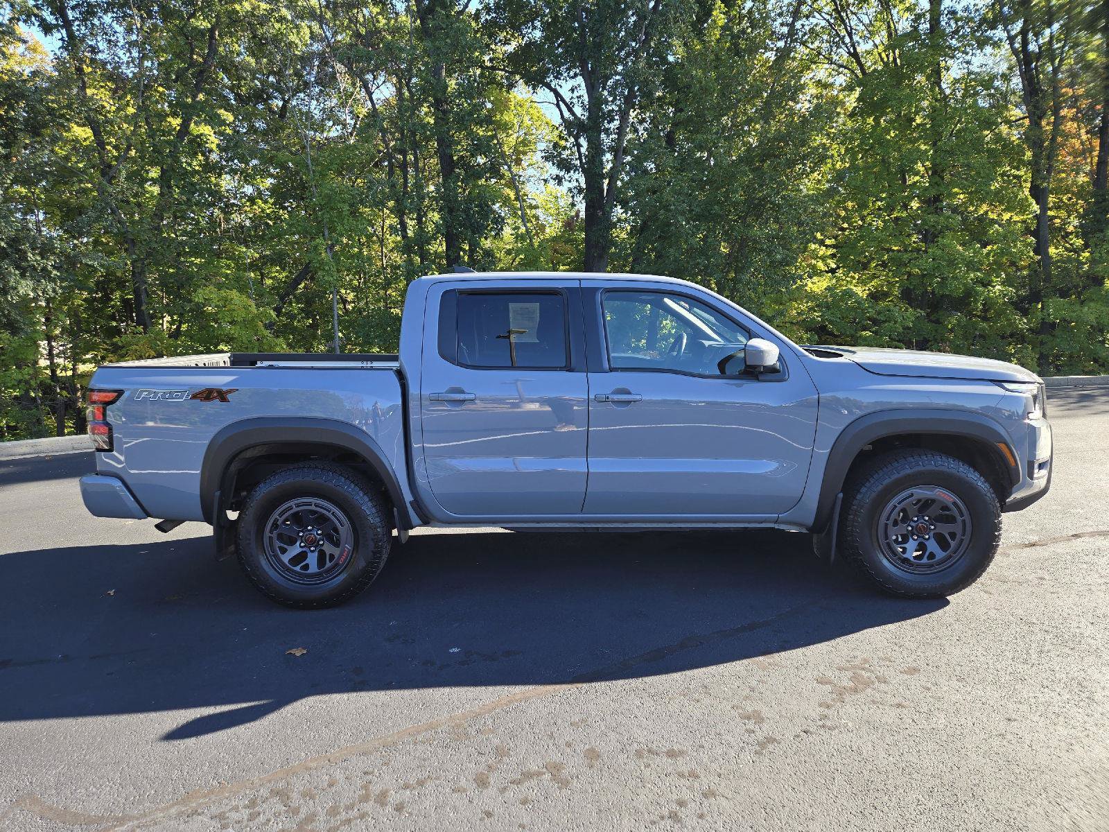 Used 2025 Nissan Frontier PRO-4X w/ Pro Convenience Package AWD/4WD image 2