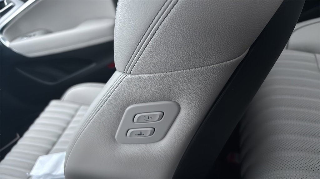 Used 2023 Genesis G70 2.0T w/ Sport Prestige Package image 27