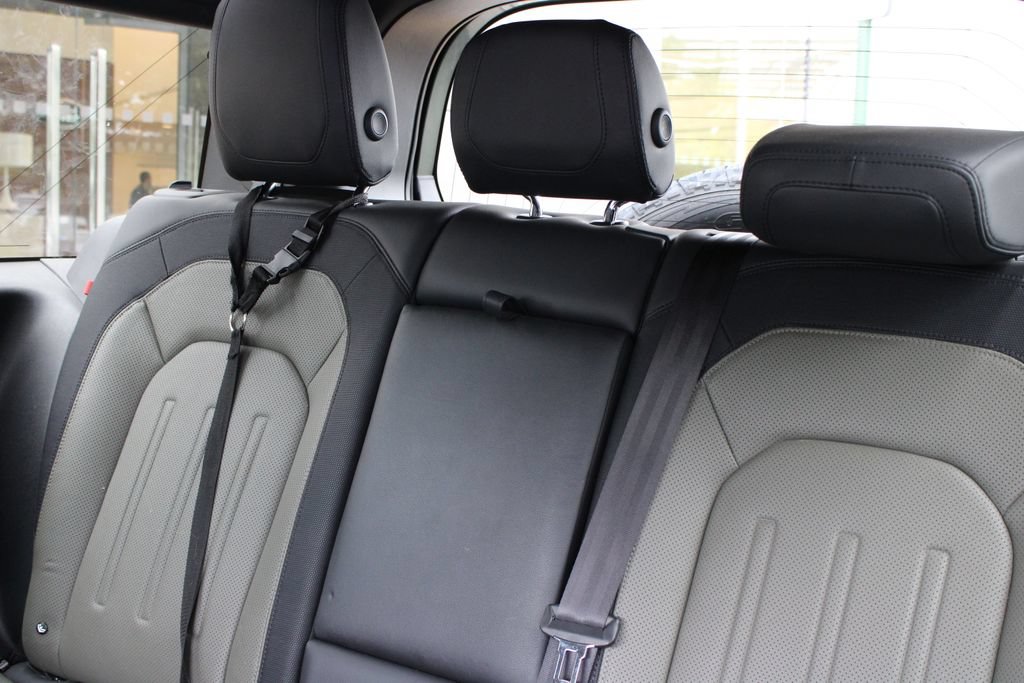 Used 2022 Land Rover Defender 90 X-Dynamic SE AWD/4WD image 8