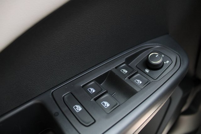 New 2025 Volkswagen Taos SEL image 18