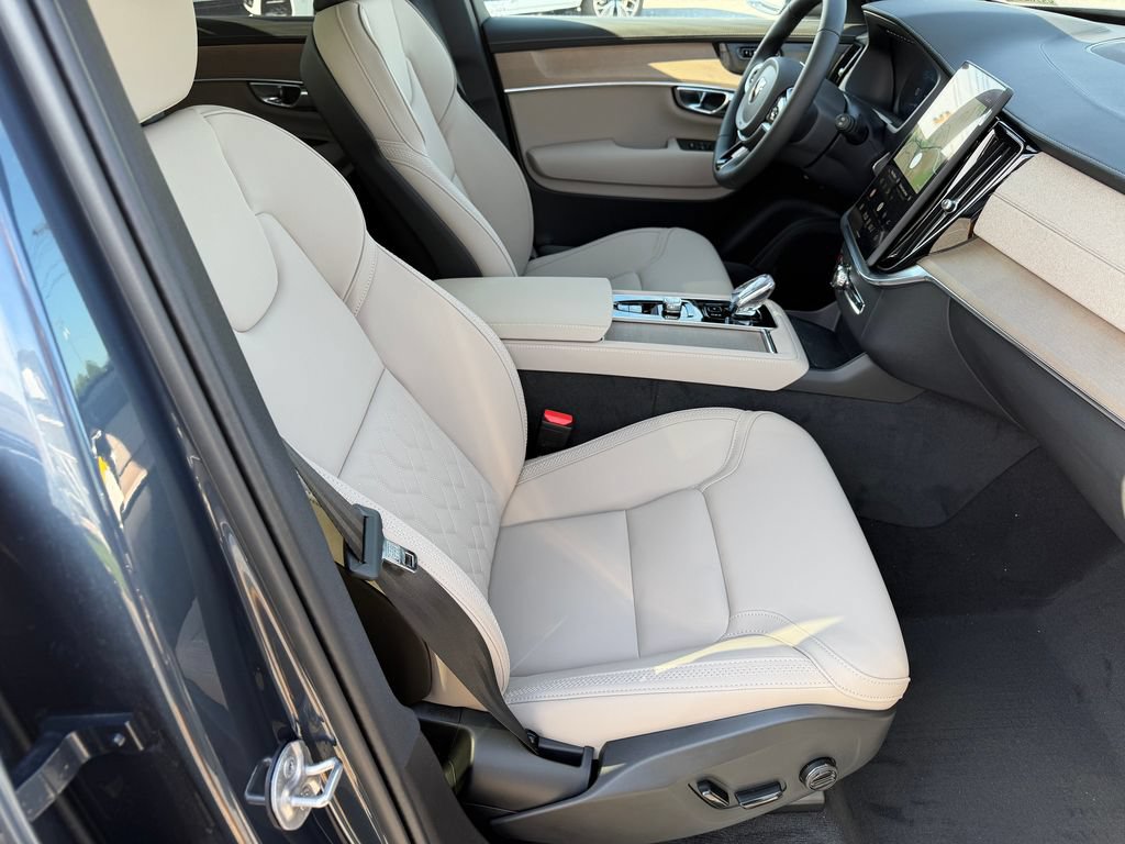 New 2026 Volvo XC90 B6 Plus w/ Protection Package Premier AWD/4WD image 9