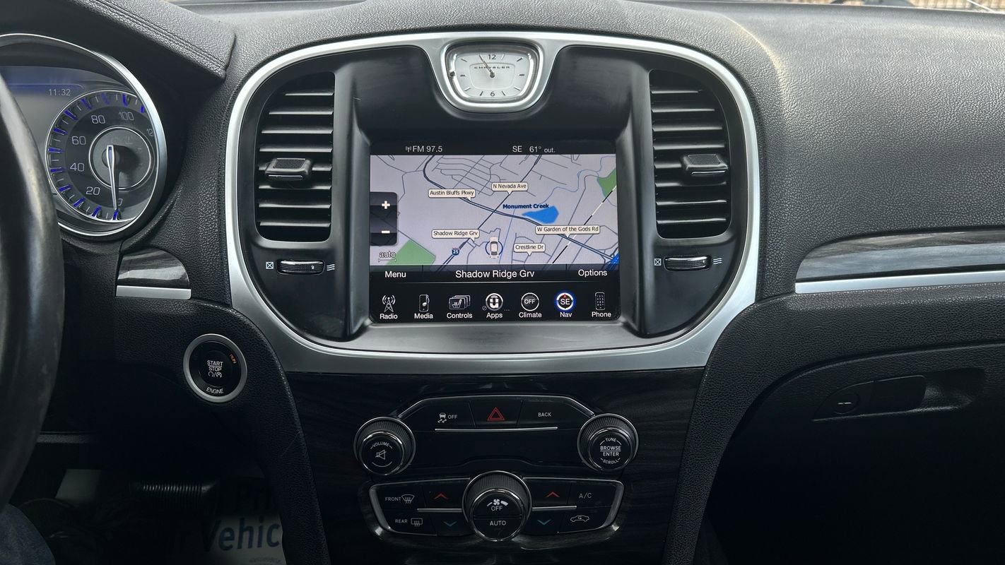 Used 2016 Chrysler 300 Limited image 27