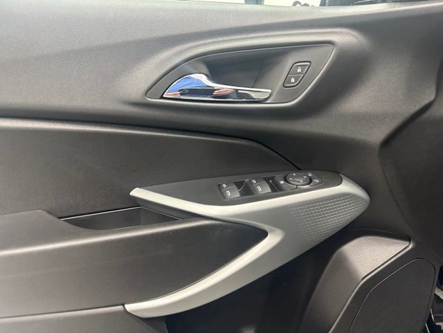 New 2026 Chevrolet Trax LS w/ LS Convenience Package FWD image 9