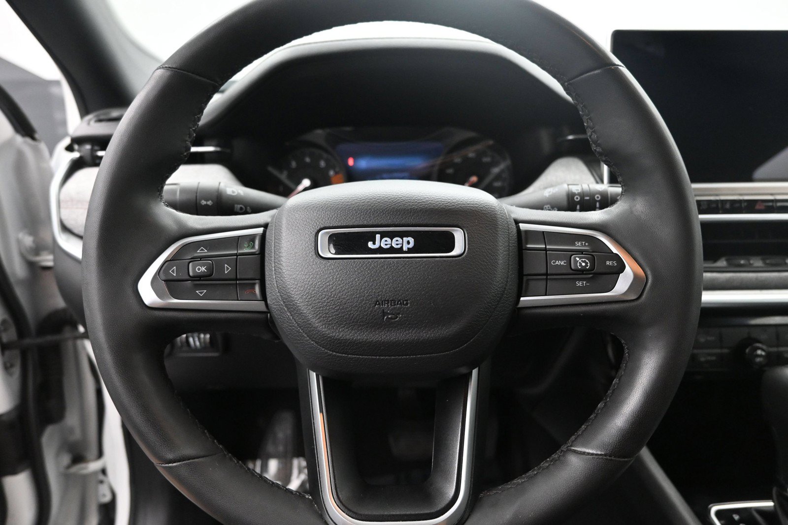 Used 2023 Jeep Compass Latitude AWD/4WD image 13