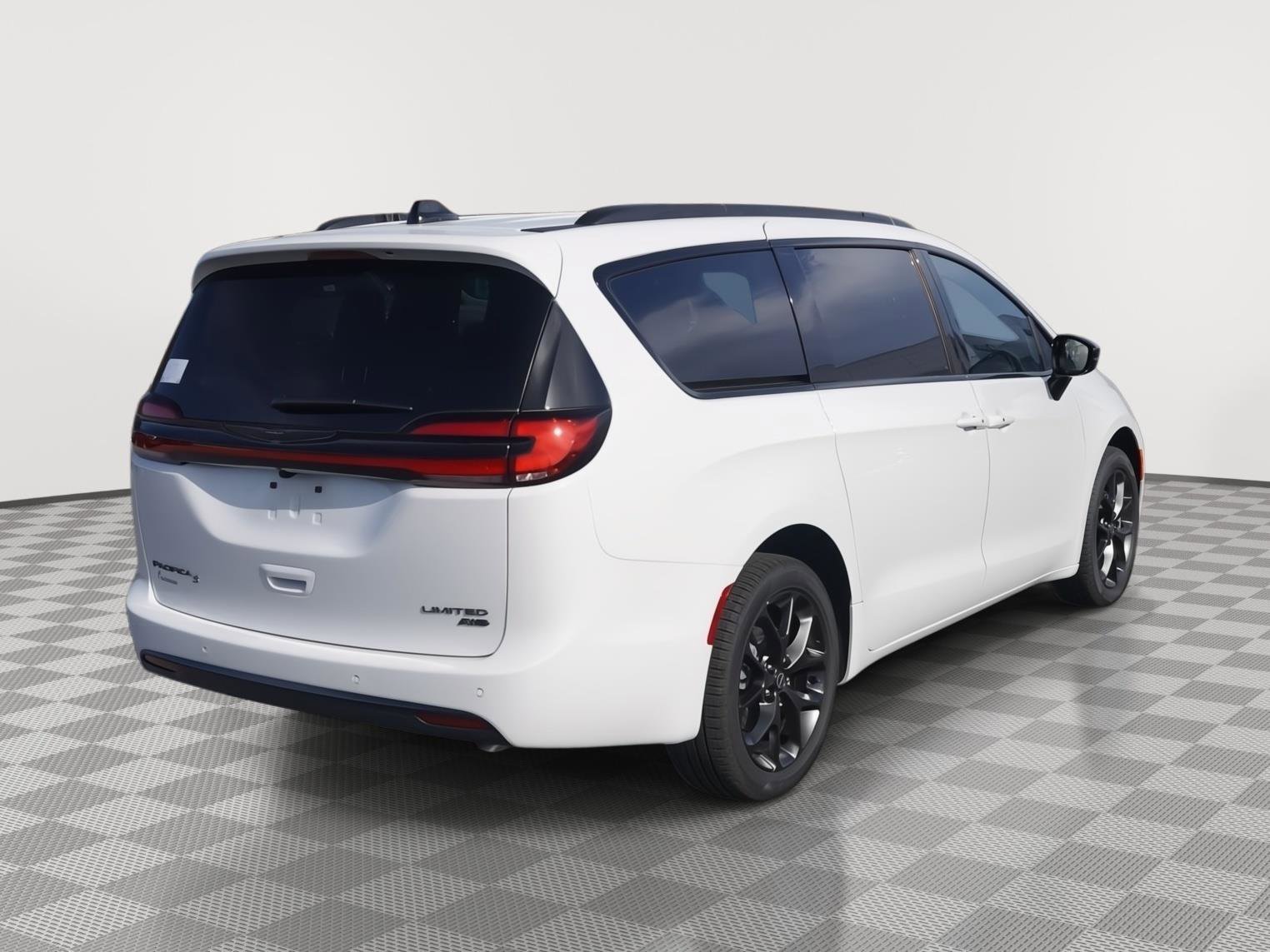 New 2026 Chrysler Pacifica Limited w/ S Appearance Package image 4