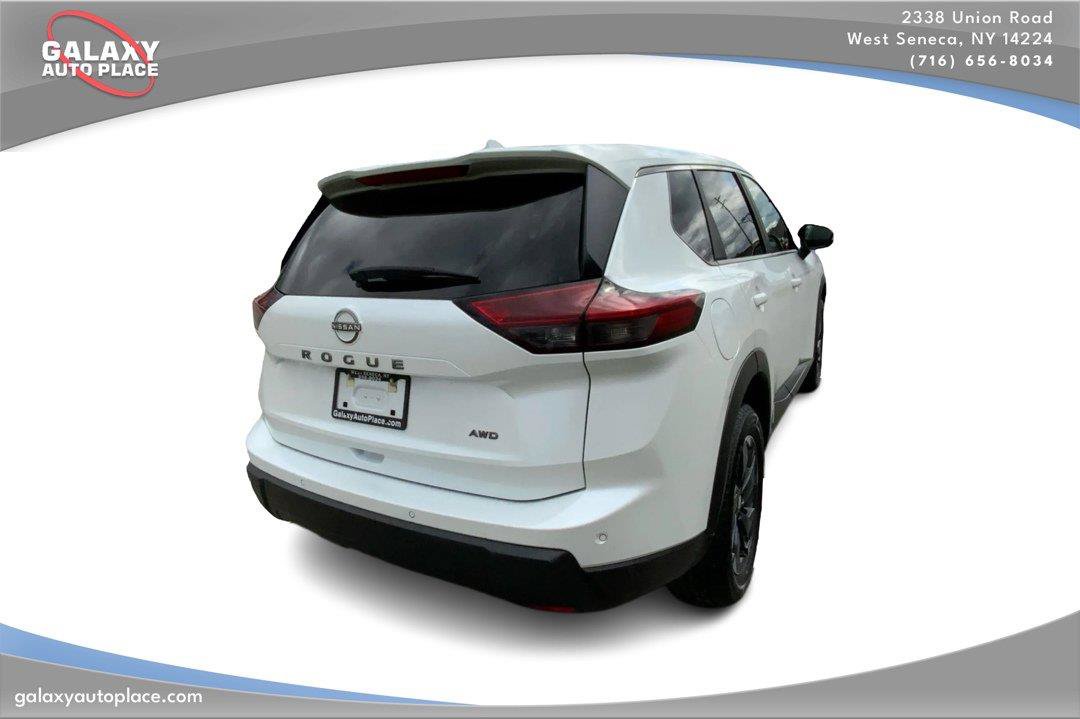 Used 2025 Nissan Rogue SV AWD/4WD image 5