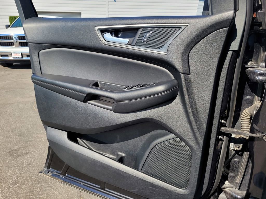 Used 2024 Ford Edge SEL image 25