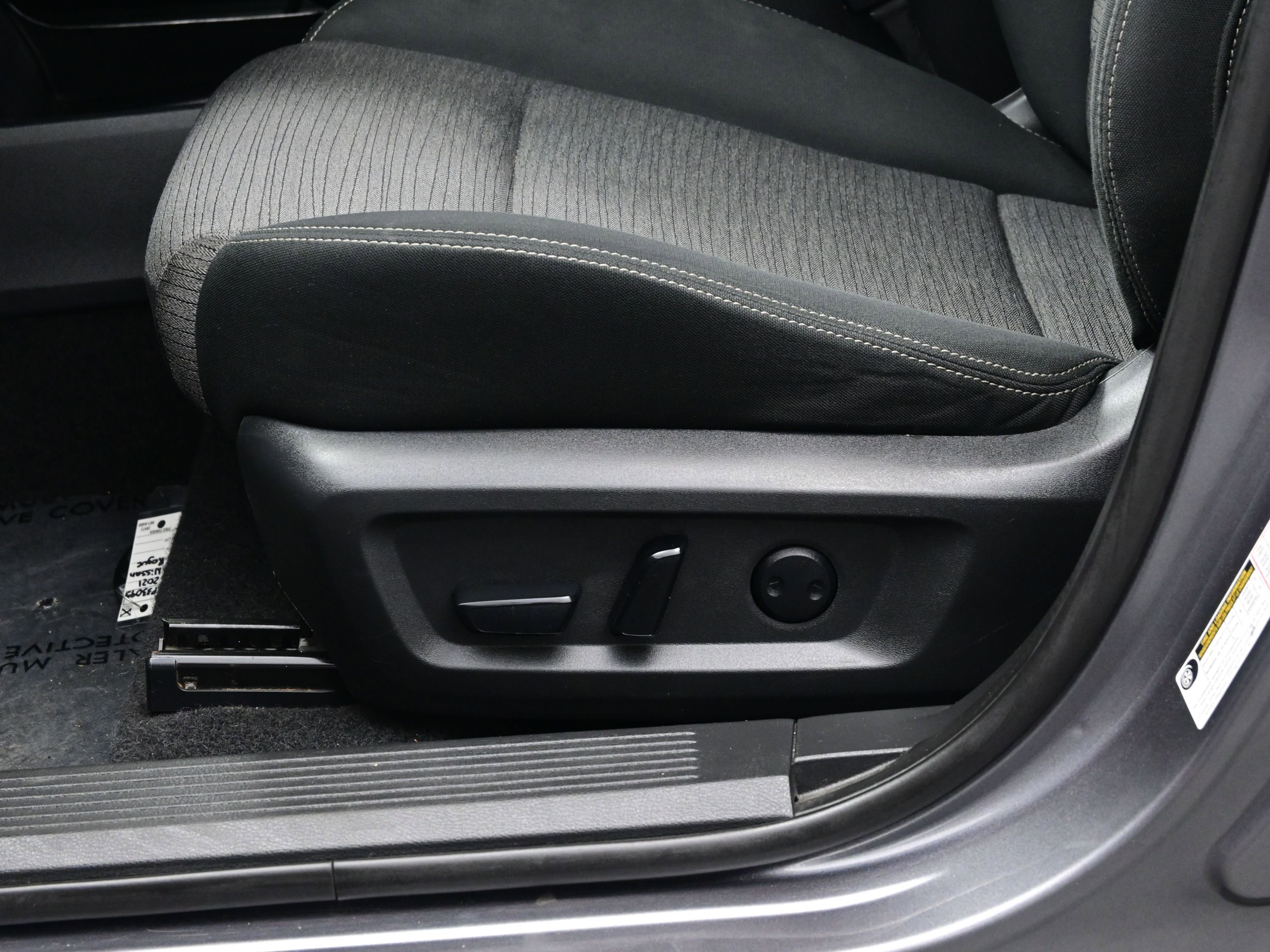 Used 2021 Nissan Rogue SV image 11