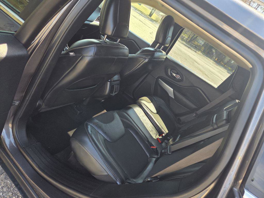 Used 2018 Jeep Cherokee Latitude Plus image 5