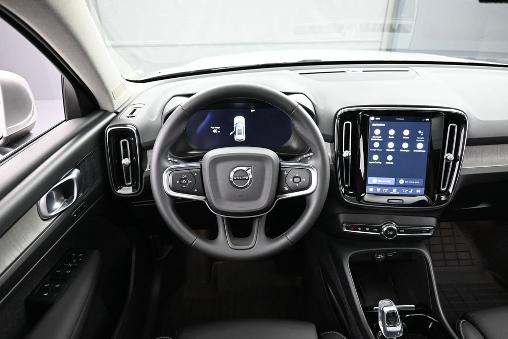 Used 2023 Volvo XC40 B5 Plus w/ Driver Assist Package AWD/4WD image 19