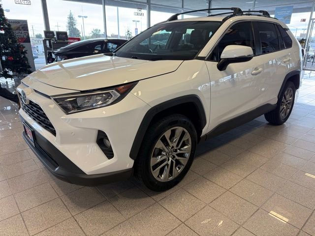 Used 2020 Toyota RAV4 XLE Premium image 6