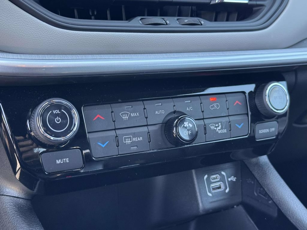 Used 2026 Jeep Compass Limited AWD/4WD image 19