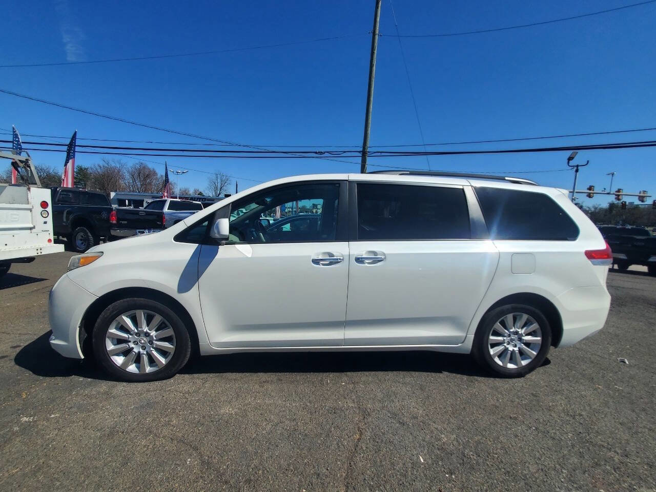 Used 2012 Toyota Sienna Limited w/ Premium Pkg AWD/4WD image 2