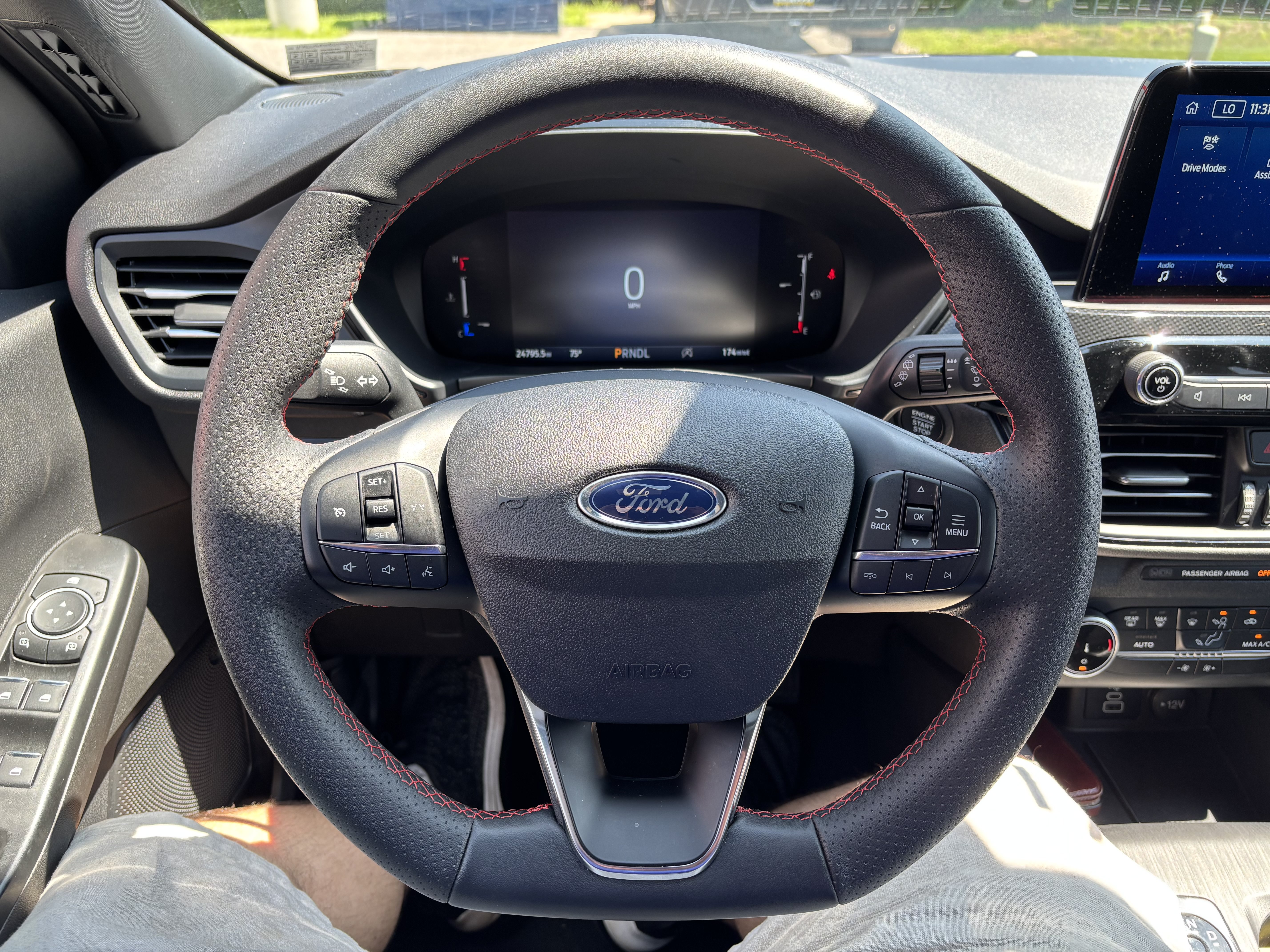 Used 2025 Ford Escape ST-Line AWD/4WD image 18