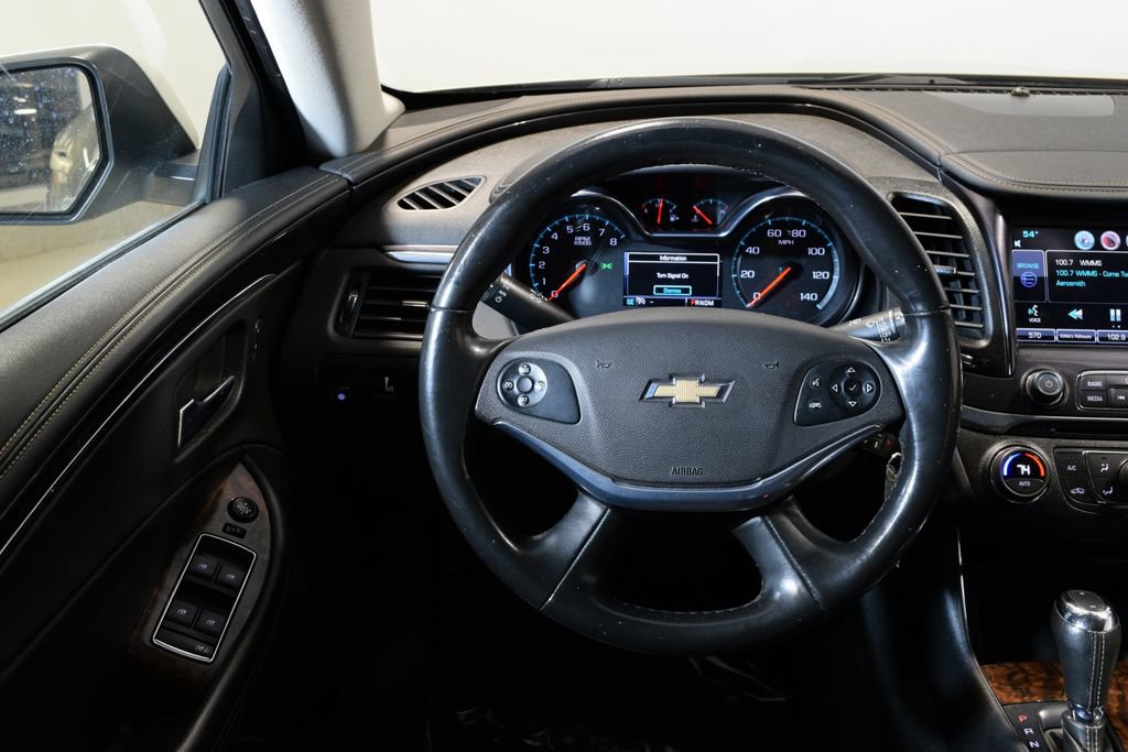 Used 2015 Chevrolet Impala LT w/ Convenience Package image 13