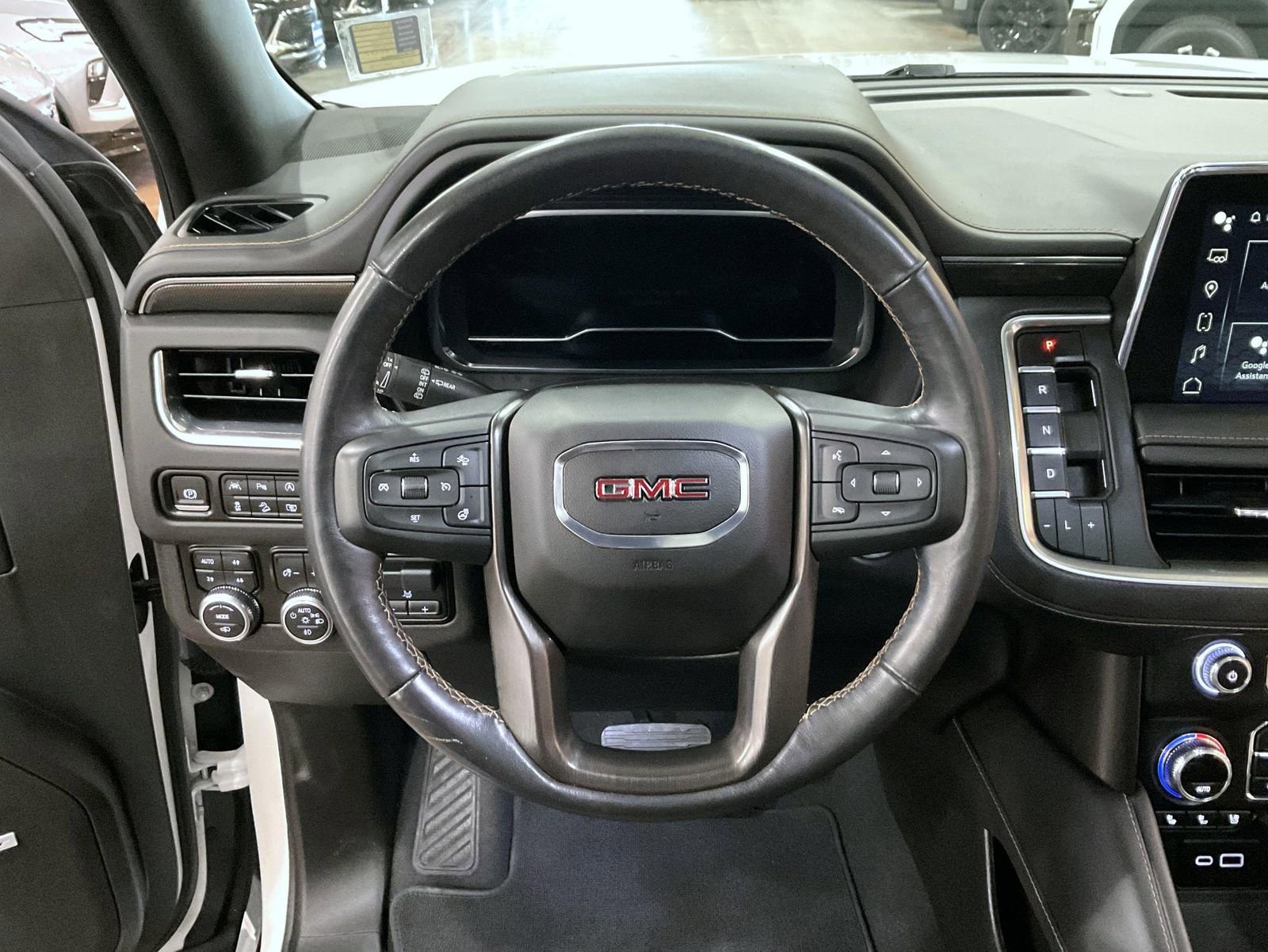 Used 2022 GMC Yukon XL AT4 image 11