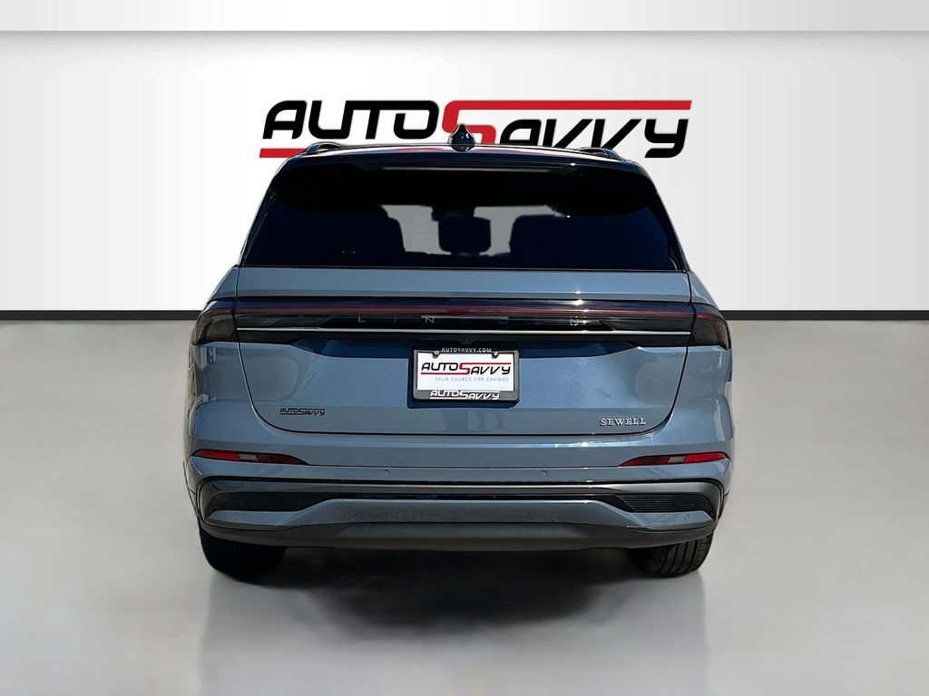 Used 2025 Lincoln Nautilus Reserve w/ Jet Appearance Package image 6