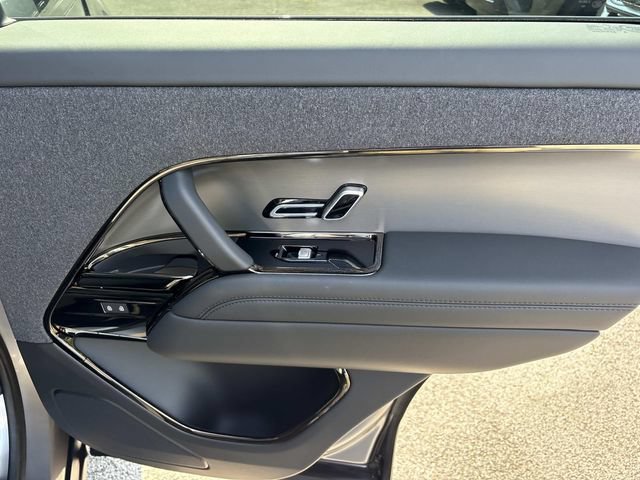 Used 2025 Land Rover Range Rover Sport SE AWD/4WD image 20