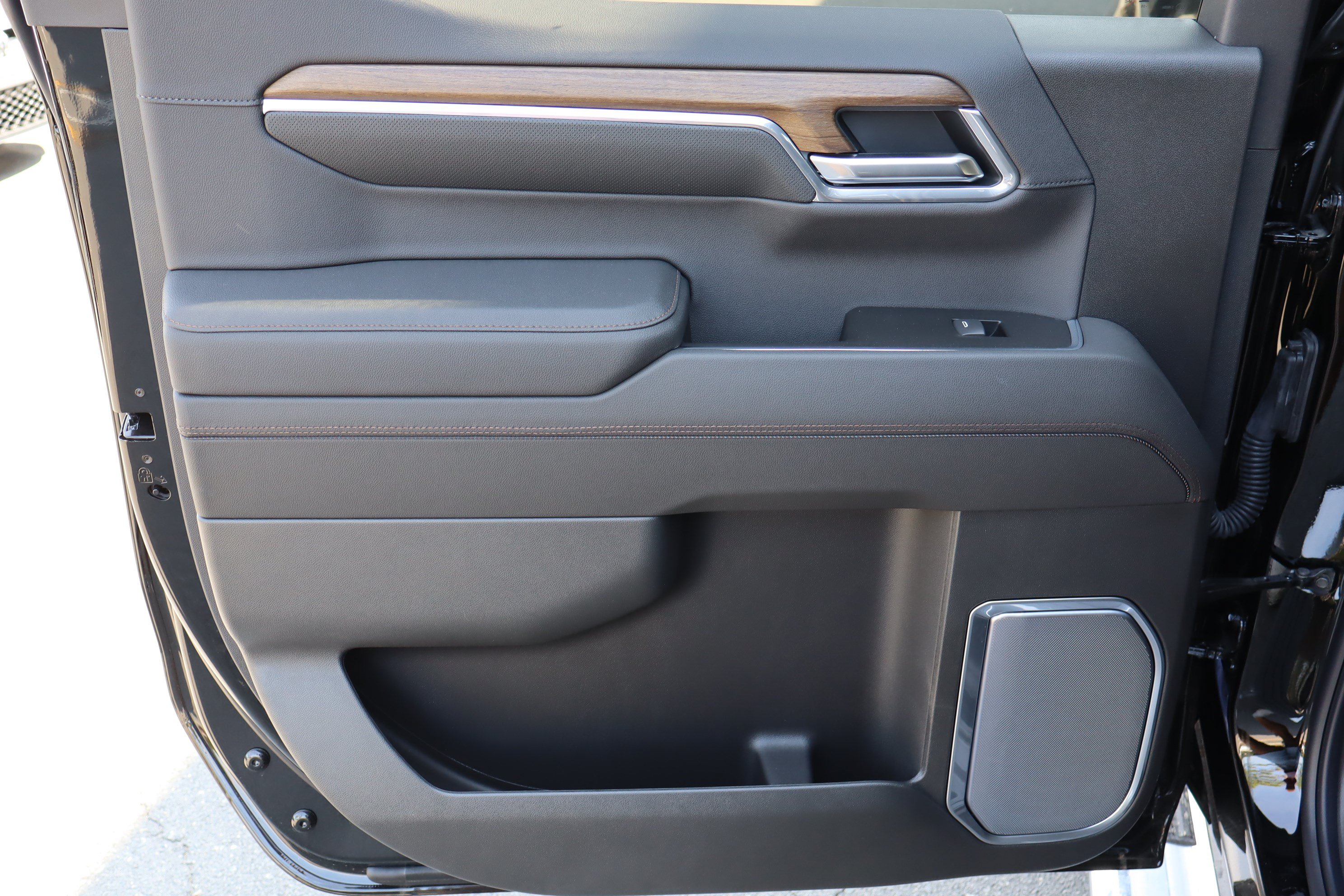 New 2026 Chevrolet Silverado 1500 High Country w/ High Country Premium Package AWD/4WD image 21