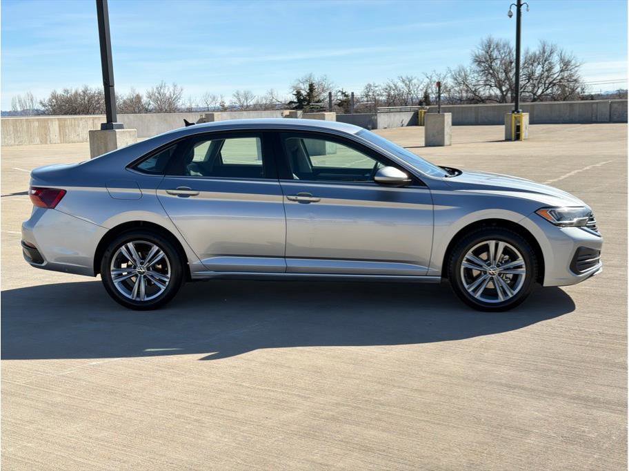 Used 2022 Volkswagen Jetta SE image 9