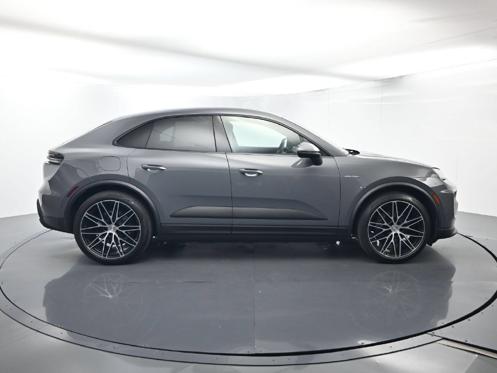 Certified 2025 Porsche Macan Electric RWD image 16