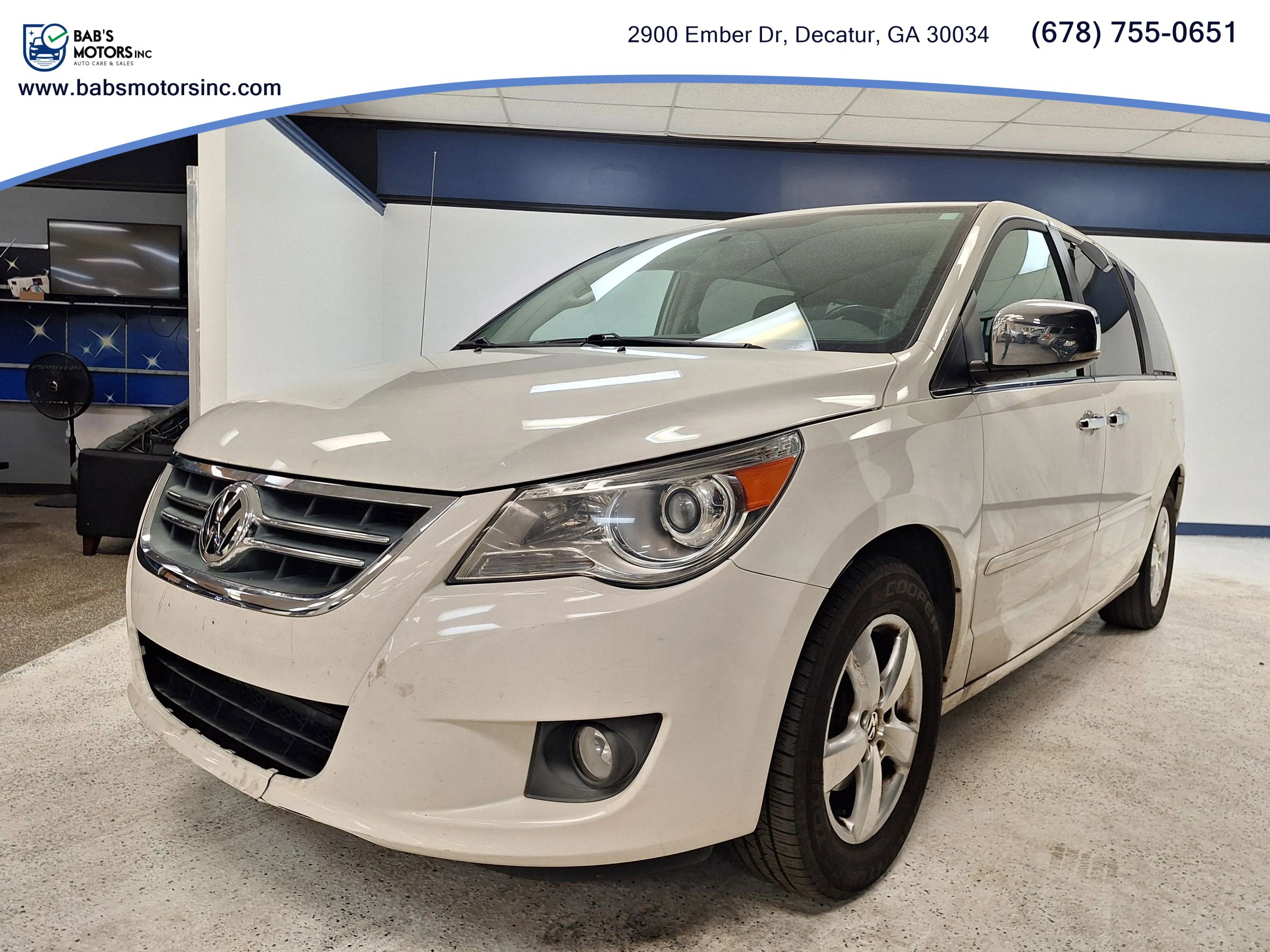Used 2011 Volkswagen Routan SEL Premium FWD image 22