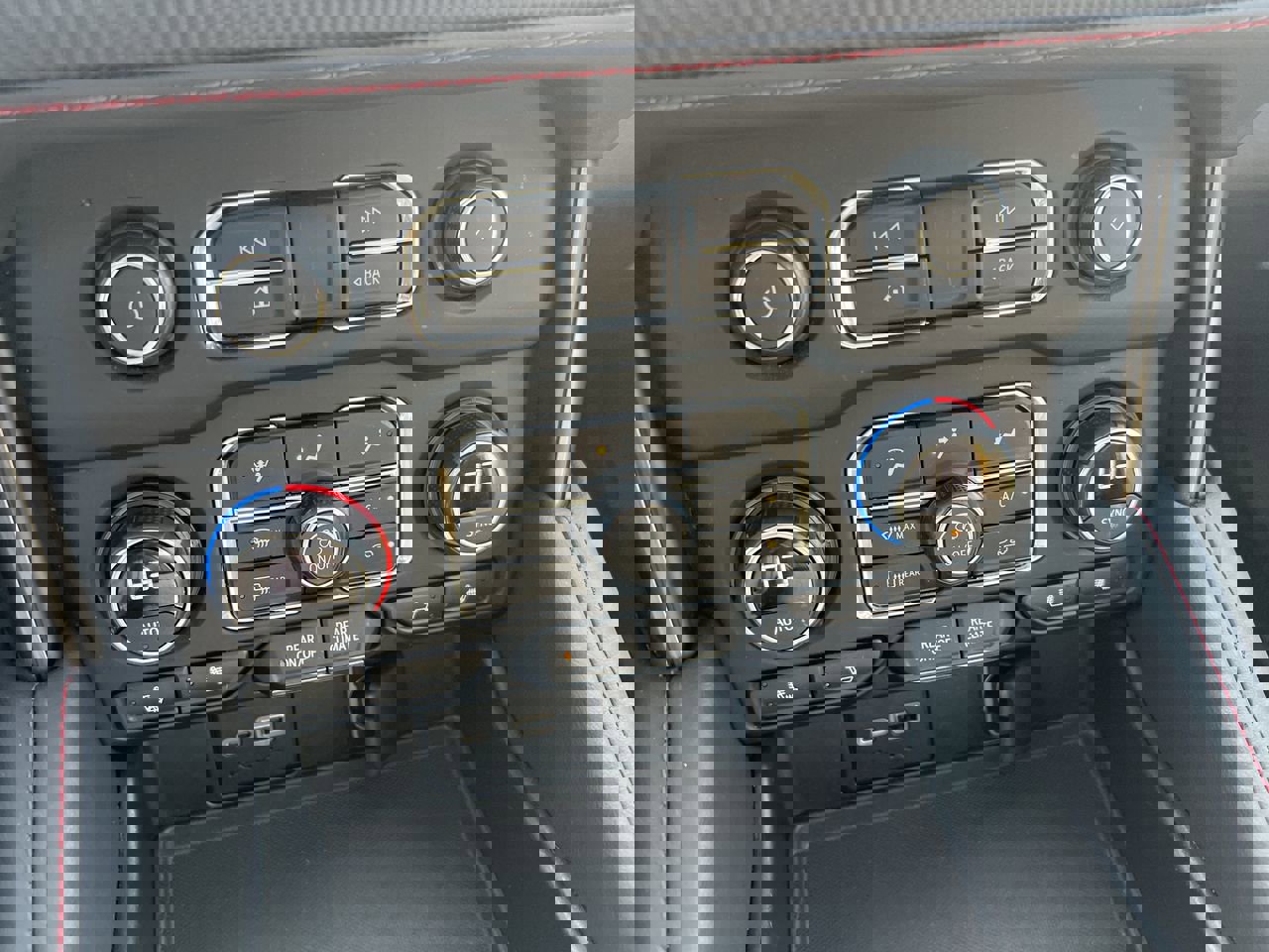 Used 2021 Chevrolet Suburban RST w/ Luxury Package AWD/4WD image 29