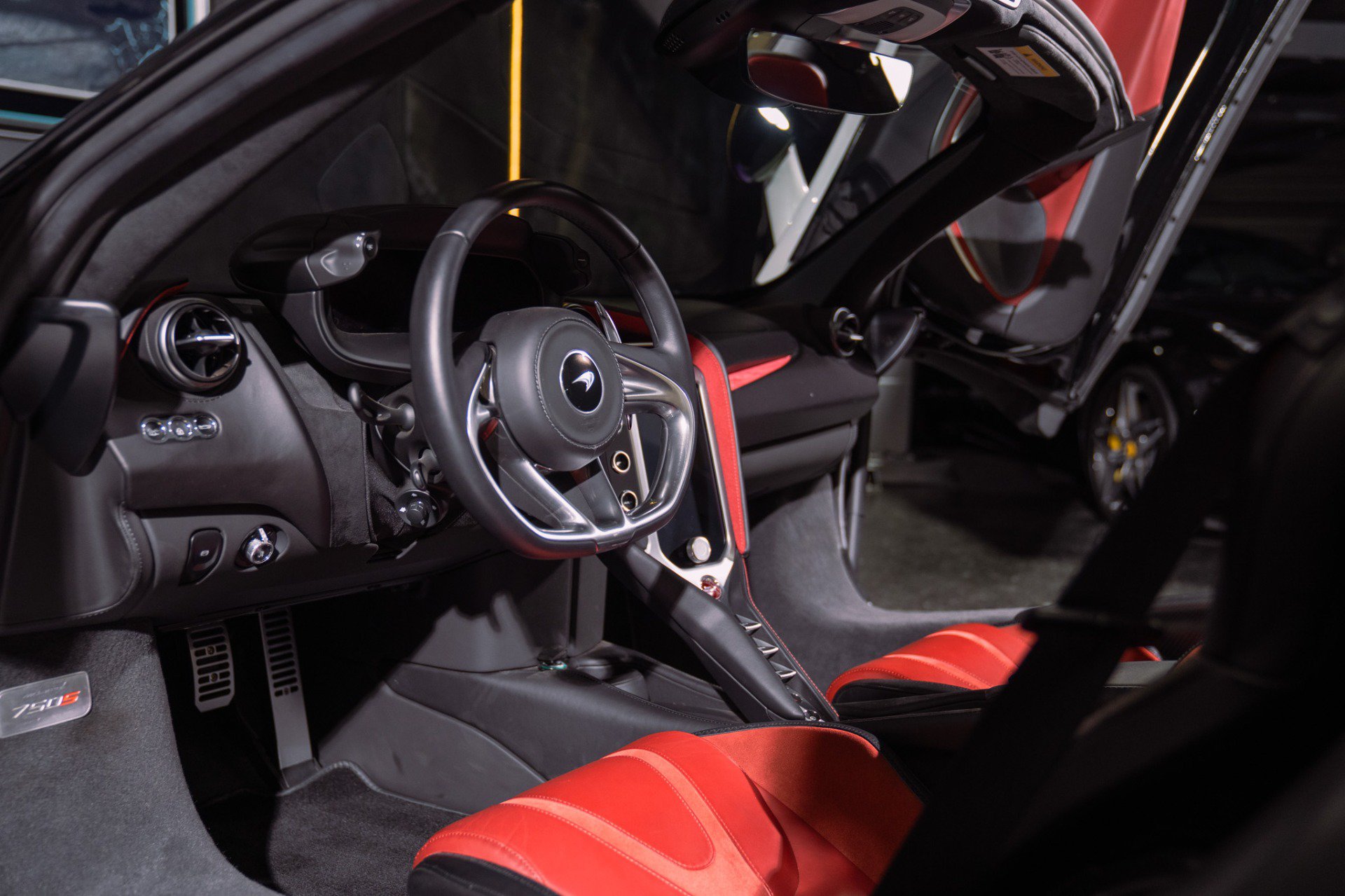 Used 2024 McLaren 750S Spider RWD image 44