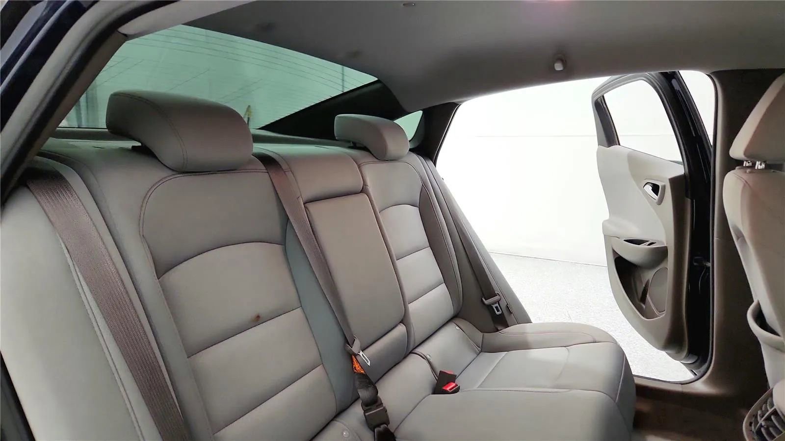 Used 2018 Chevrolet Malibu Hybrid w/ Driver Confidence Package image 36