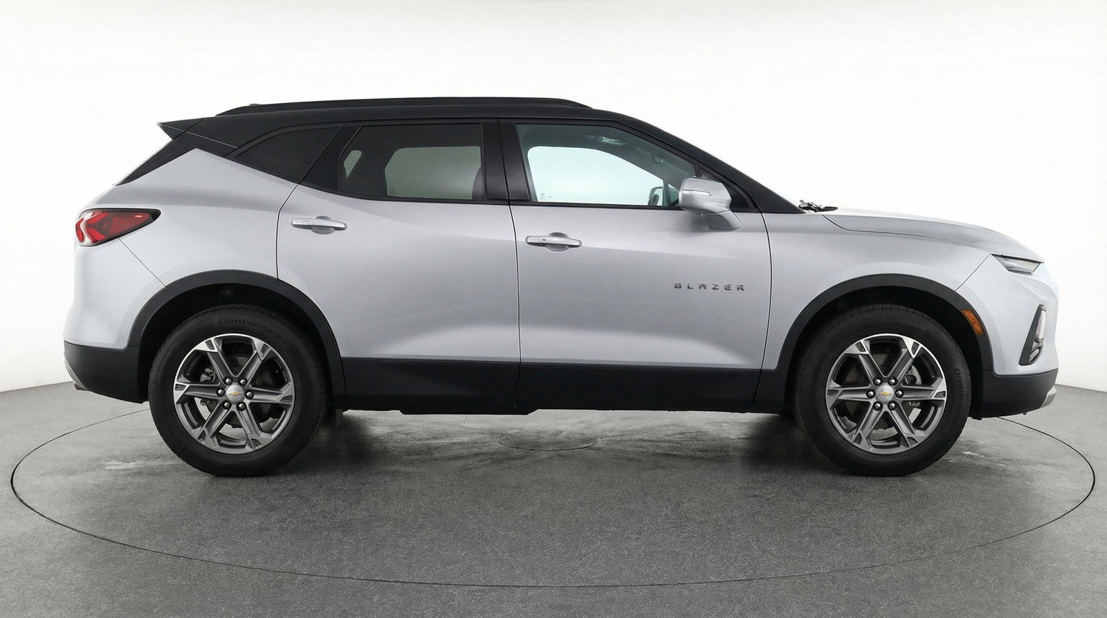 Used 2025 Chevrolet Blazer LT FWD image 11