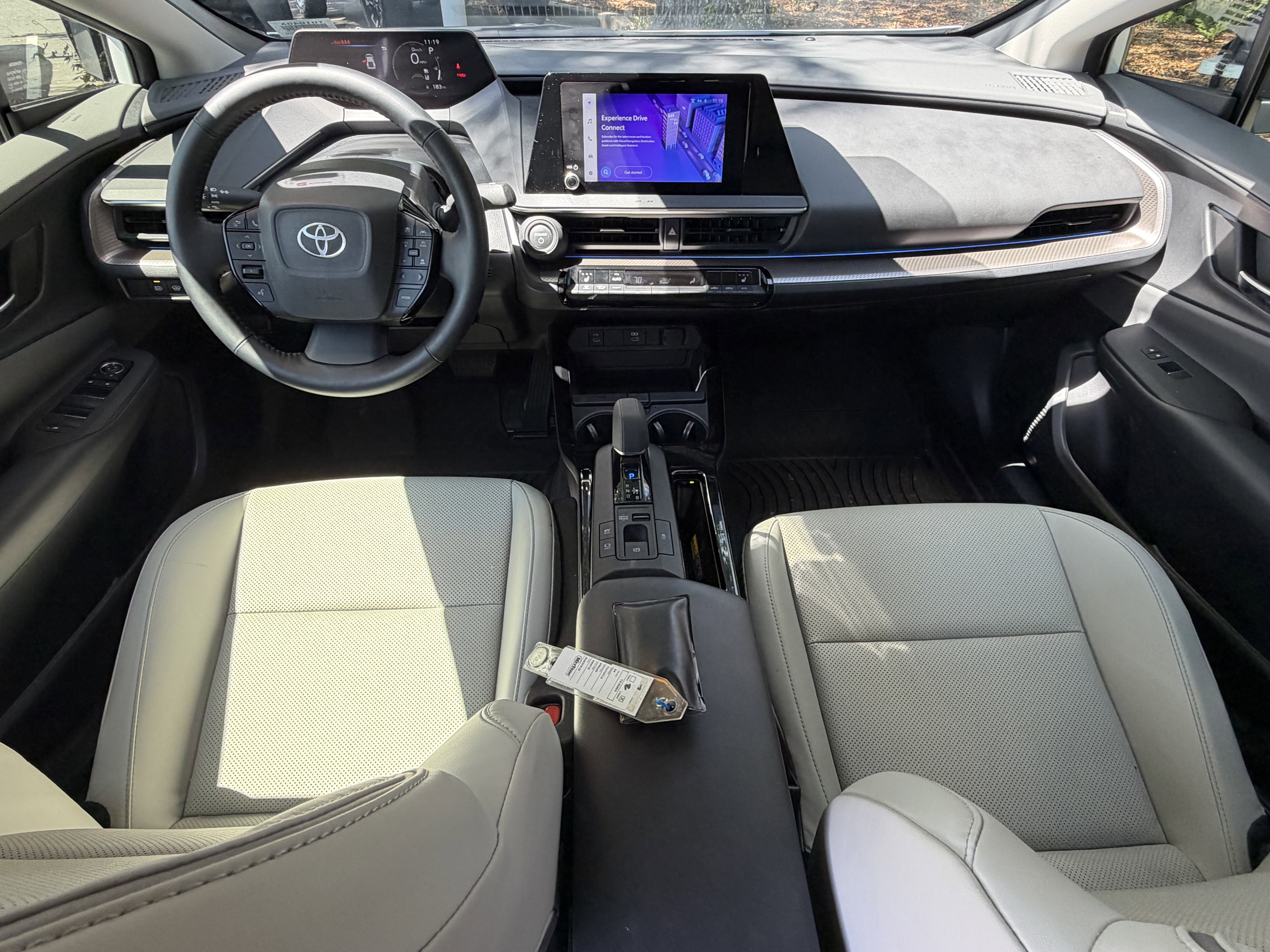 Used 2024 Toyota Prius XLE FWD image 35