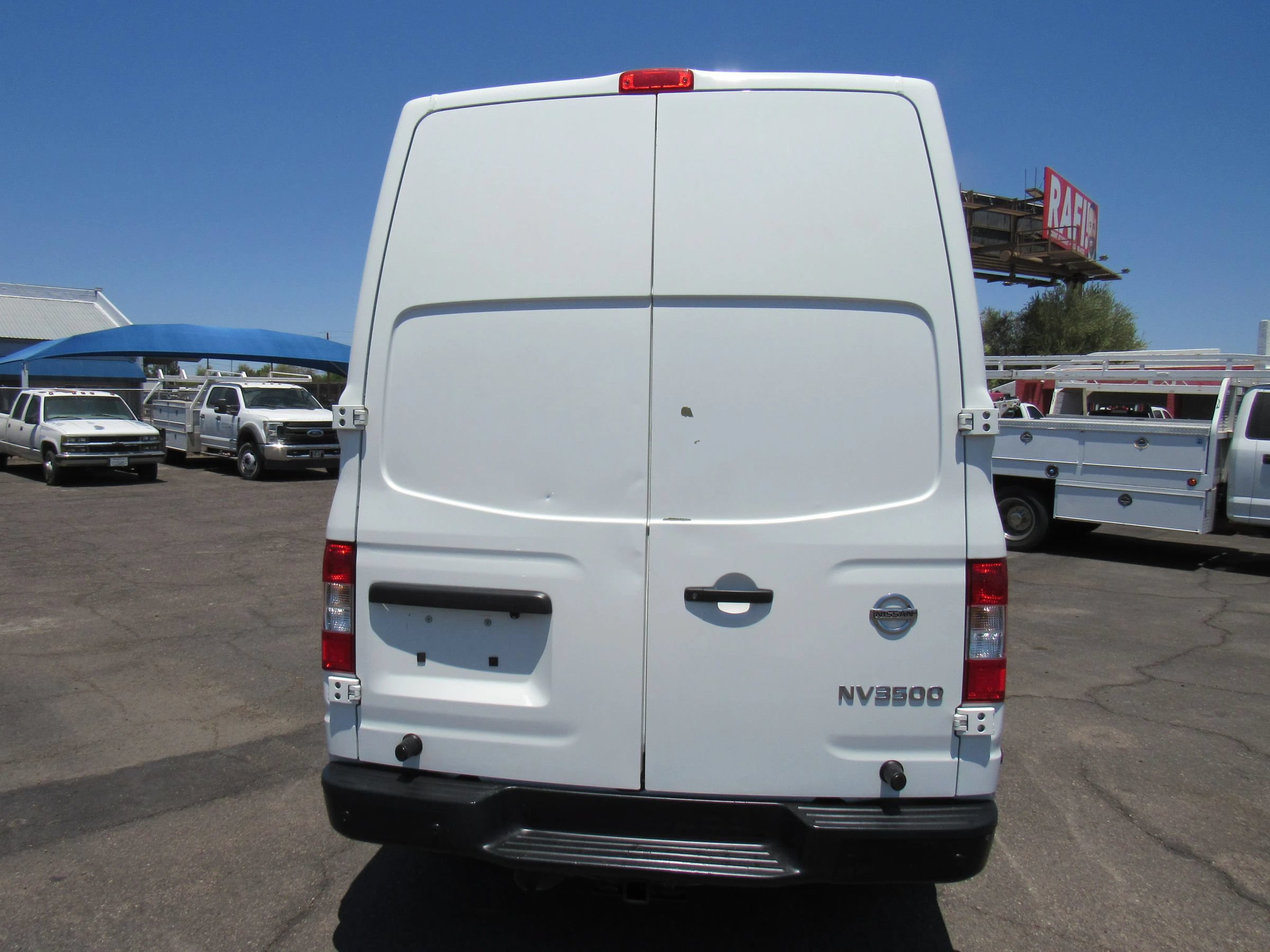 Used 2017 Nissan NV 3500 SV RWD image 7