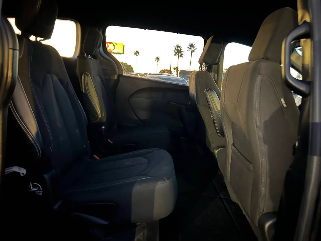 Used 2022 Chrysler Pacifica Touring AWD/4WD image 14