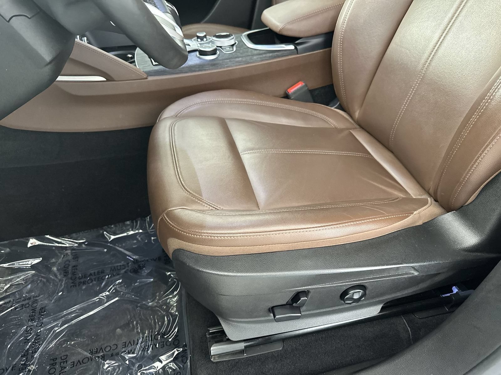 Used 2020 Alfa Romeo Stelvio AWD w/ Cold Weather Package image 12