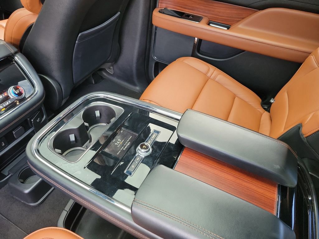 Used 2018 Lincoln Navigator L Reserve w/ Technology Package image 17