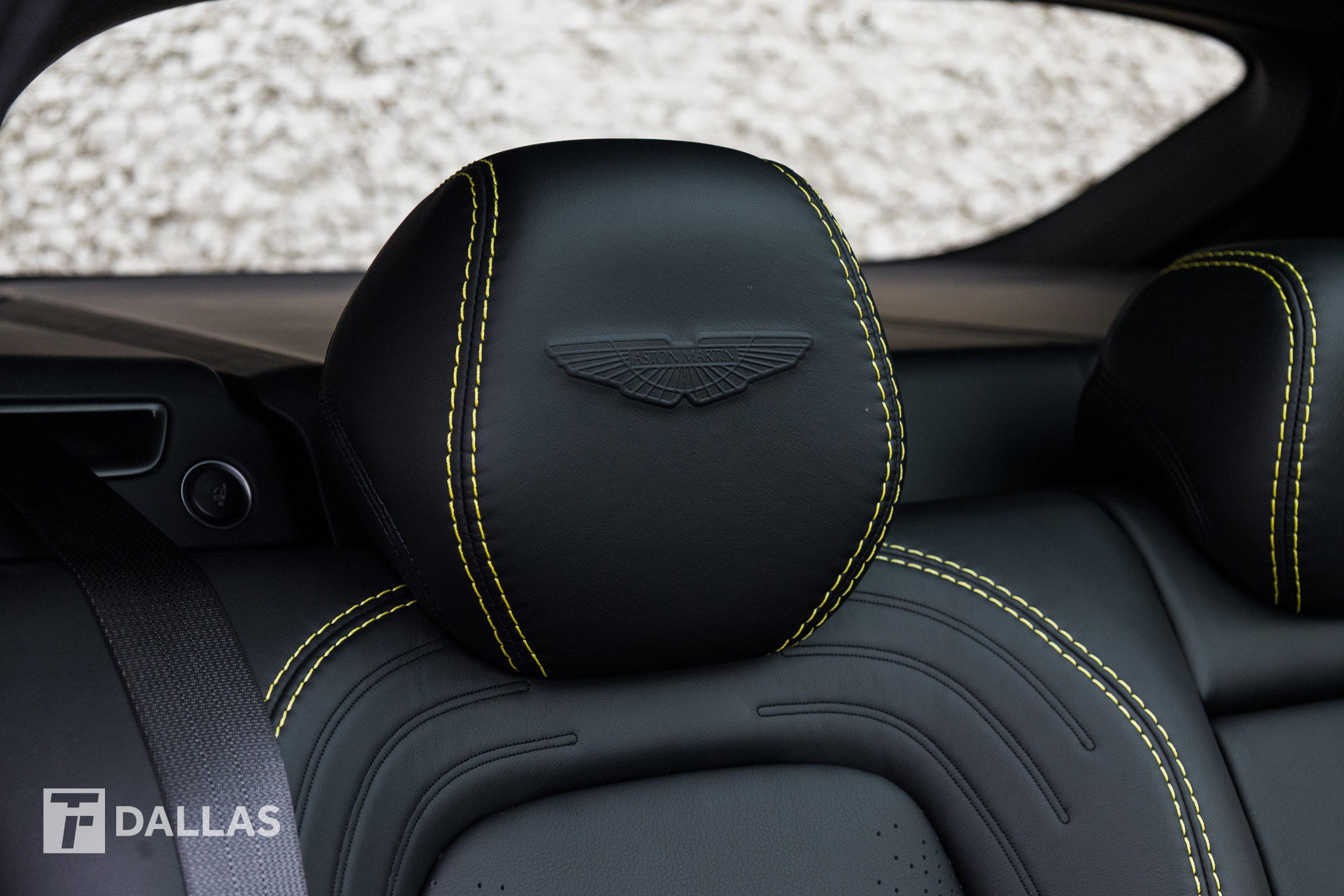 Used 2022 Aston Martin DBX image 36