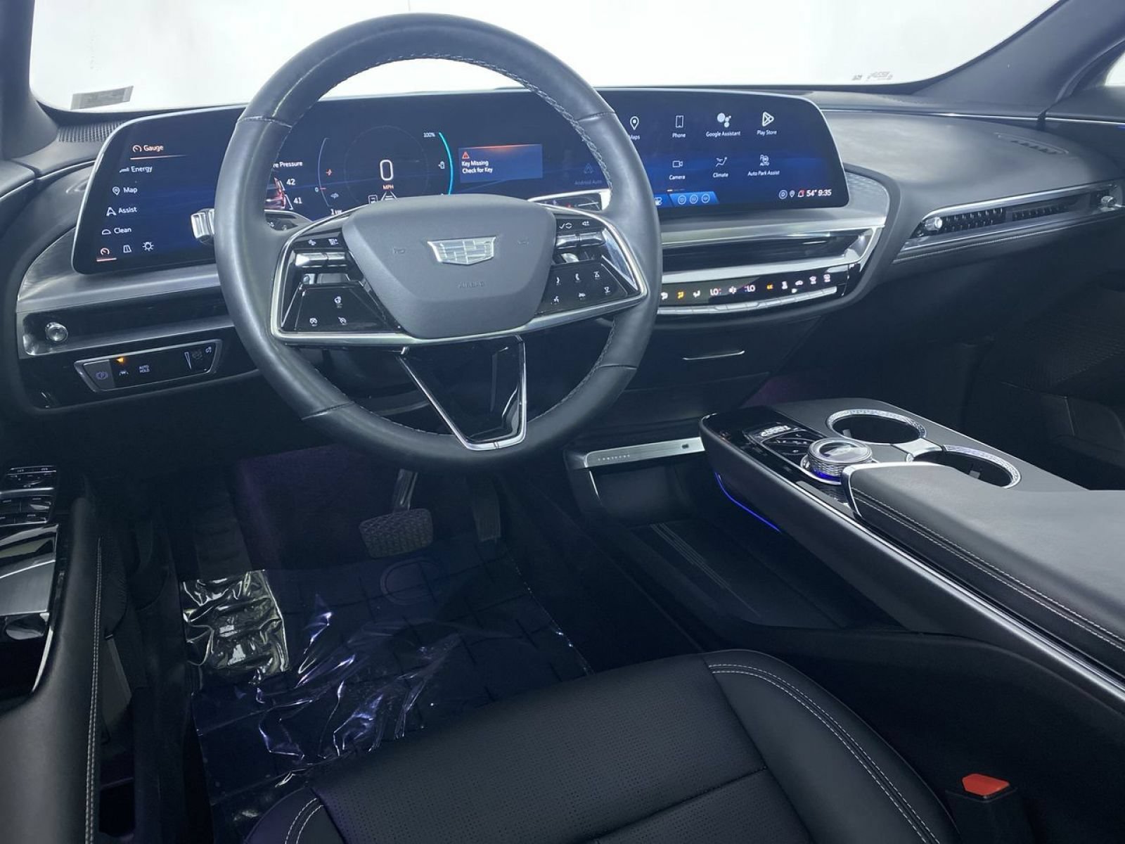 Certified 2024 Cadillac Lyriq Luxury AWD/4WD image 2