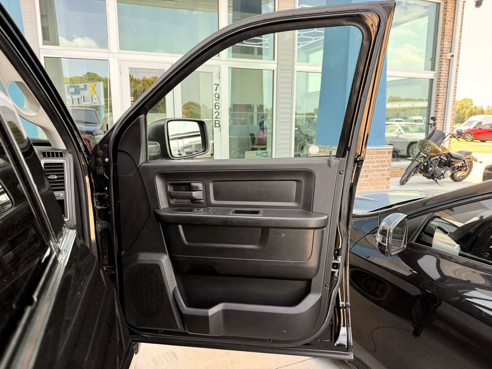 Used 2013 RAM 1500 Express RWD image 25