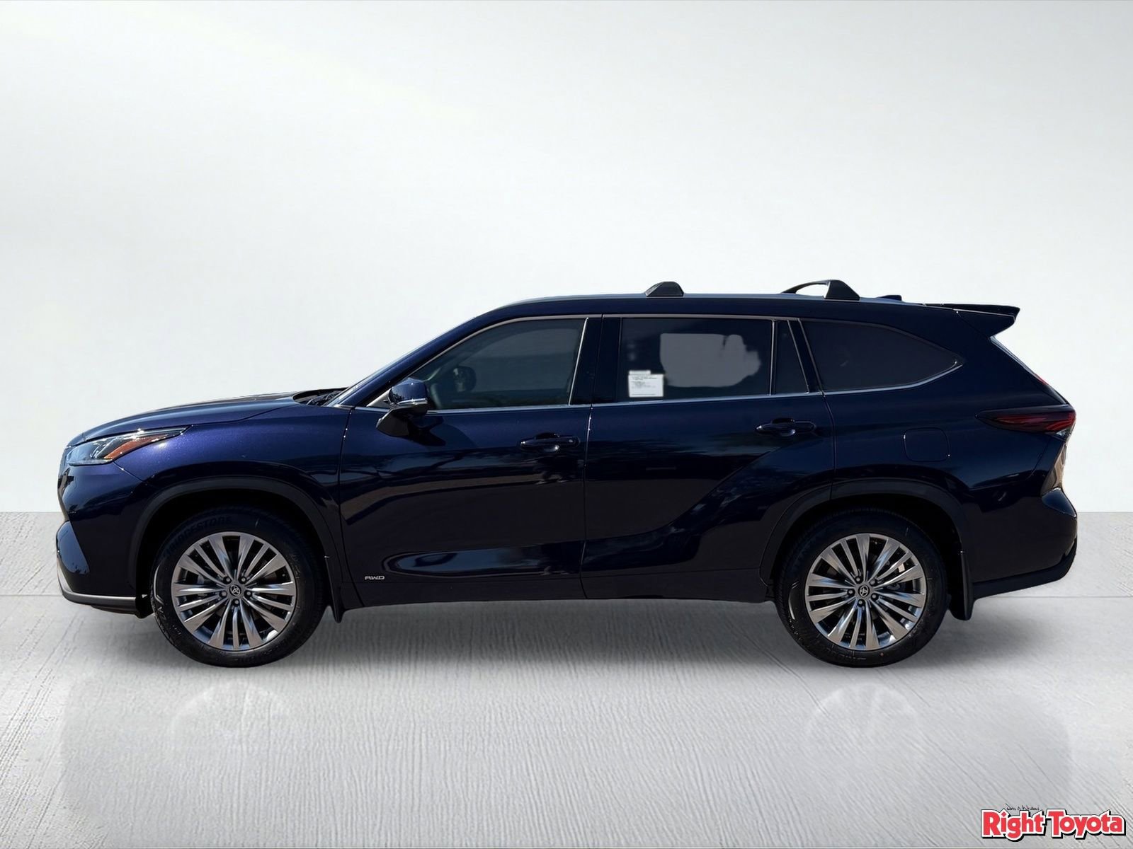 New 2026 Toyota Highlander Platinum AWD/4WD image 3