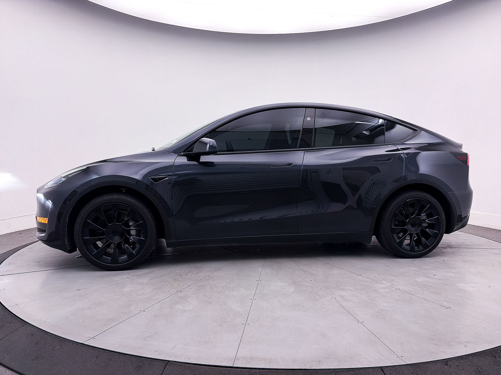 Used 2024 Tesla Model Y Long Range image 36