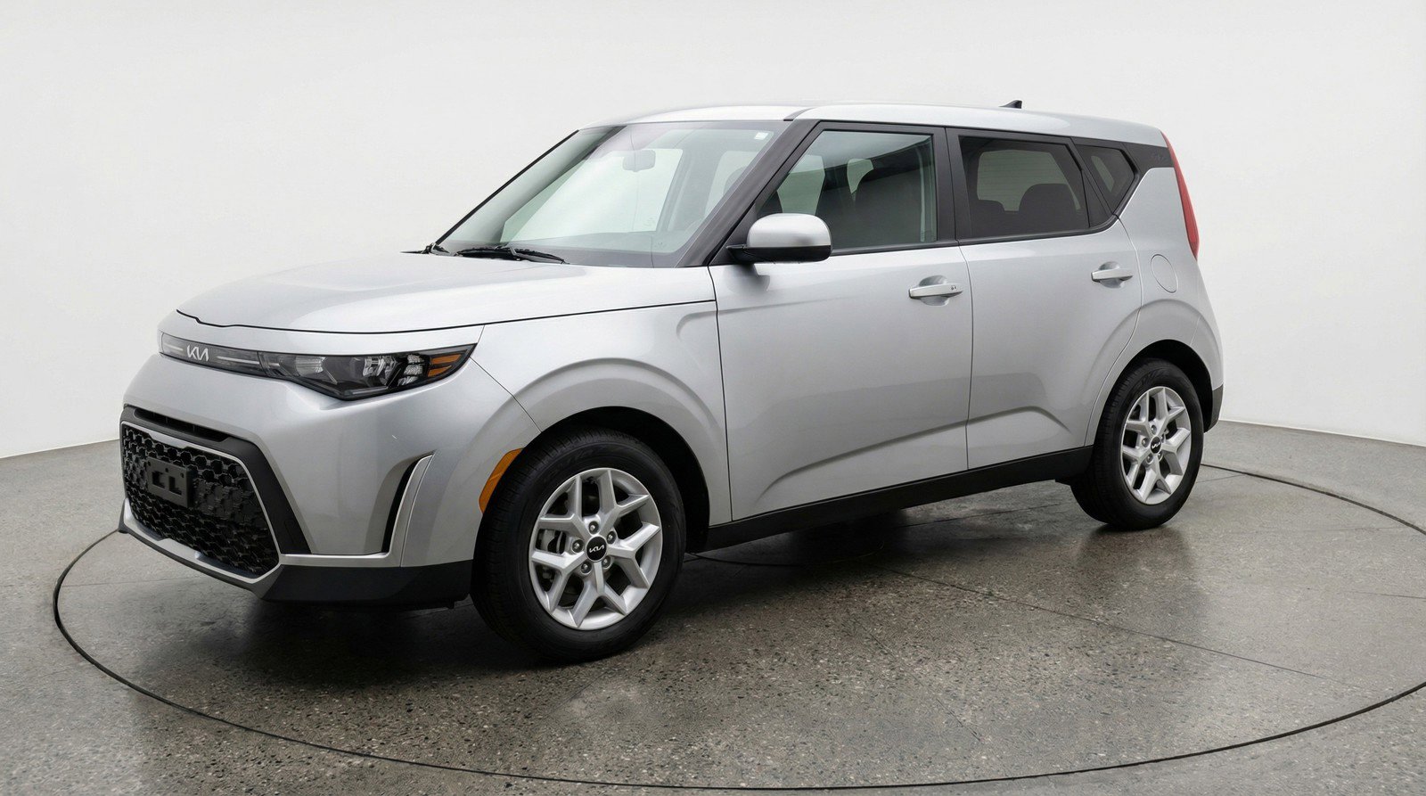 Used 2025 Kia Soul LX w/ LX Technology Package image 3