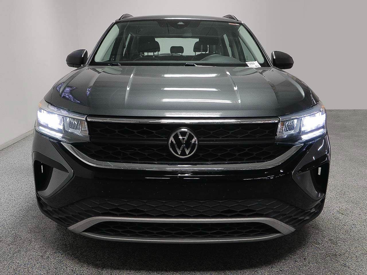 Used 2022 Volkswagen Taos S FWD image 2