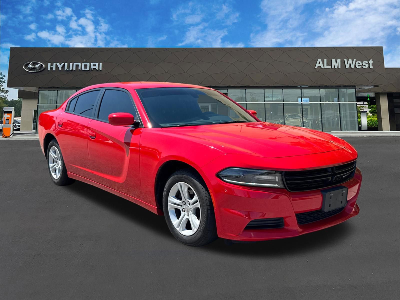 Used 2018 Dodge Charger SXT RWD image 3