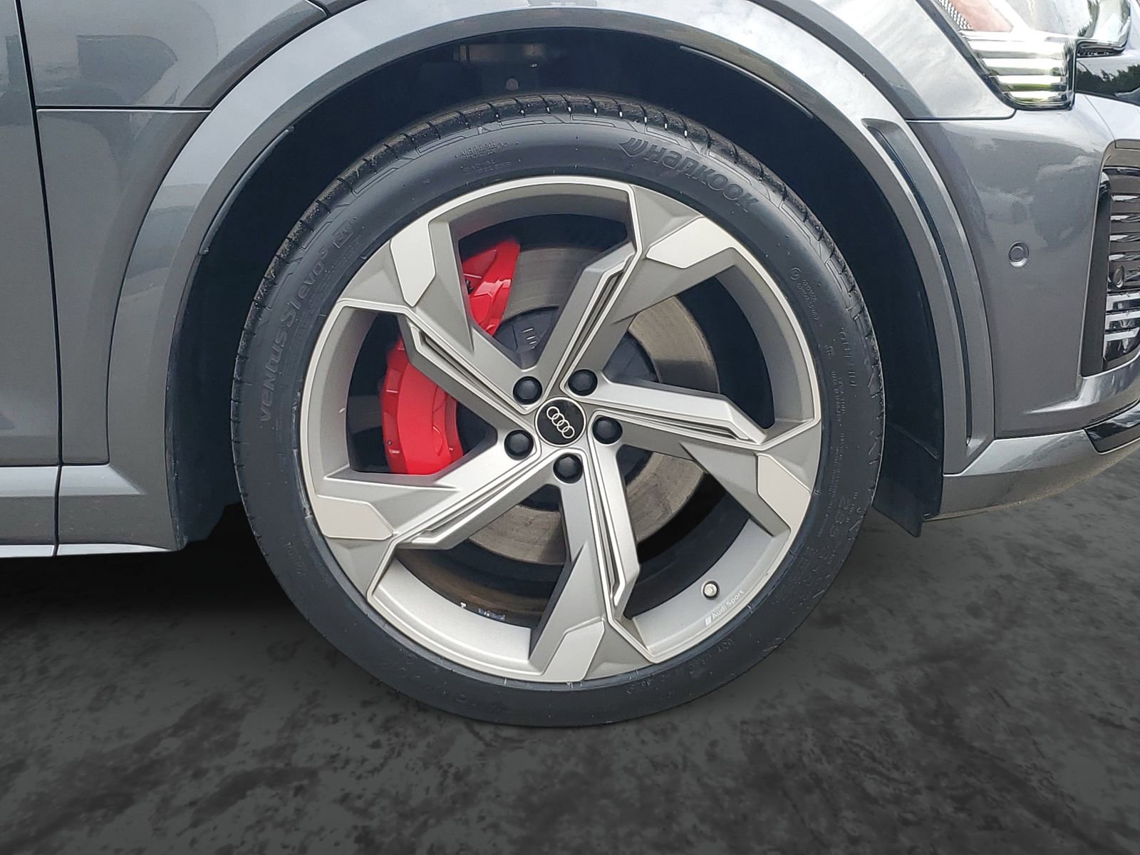 Used 2024 Audi SQ8 e-tron Prestige image 5