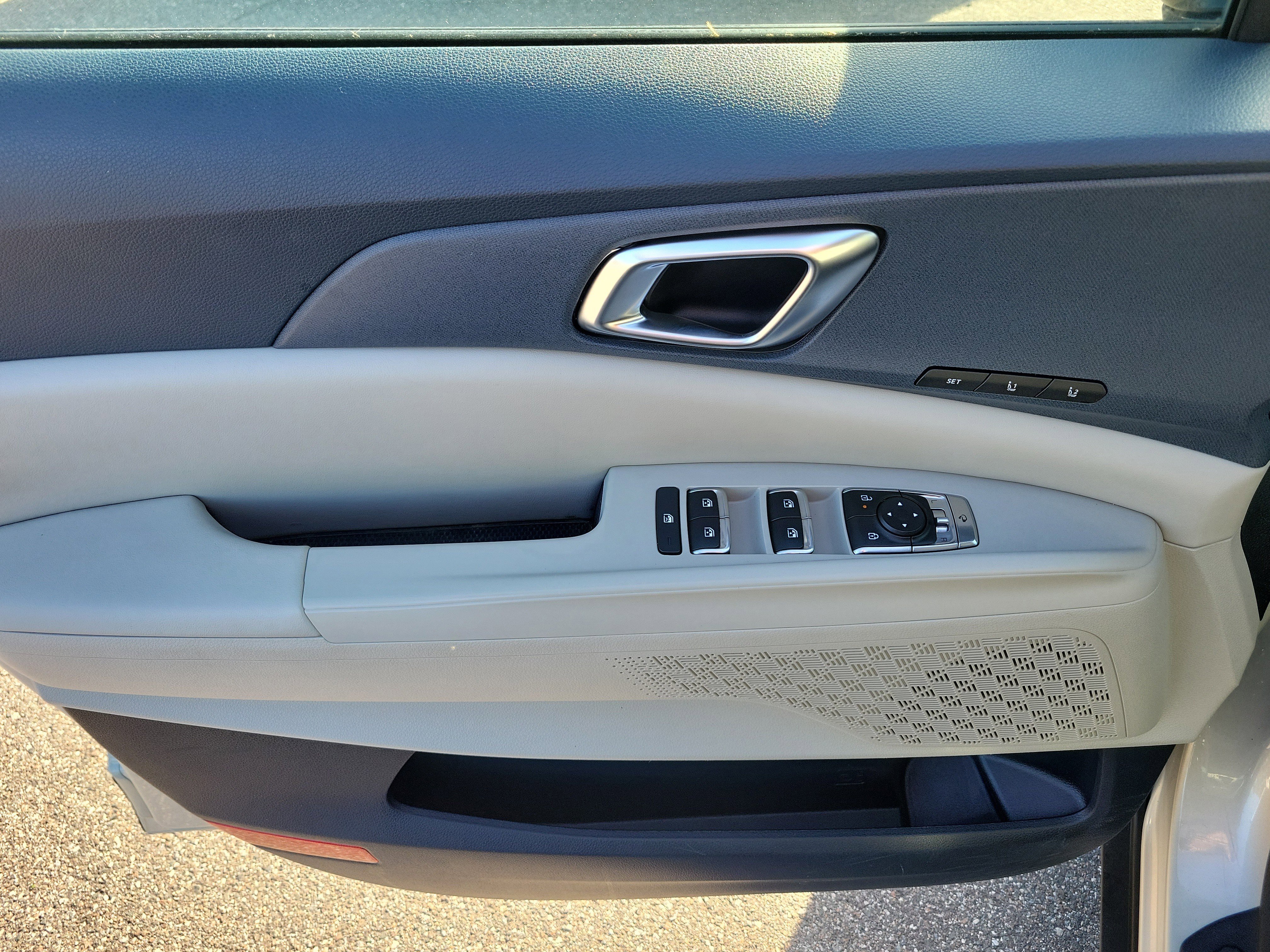 Certified 2025 Kia Carnival EX image 20